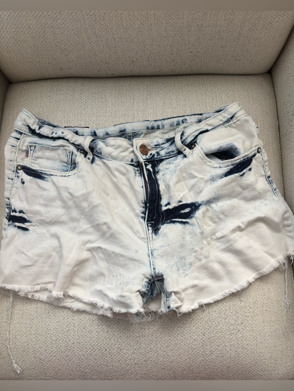 Vigoss White and Navy Tie-Dye Denim Shorts - Women